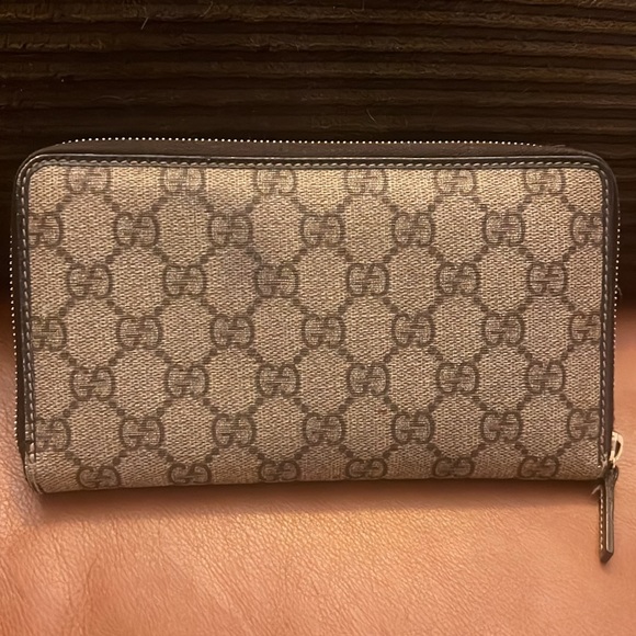 GUCCI Coated Canvas Leather Large Zip Around Wallet BEAUTIFUL - Picture 3 of 14